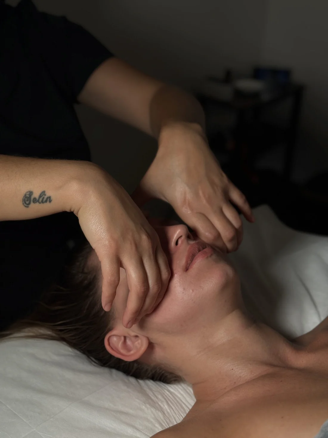 Sculptural facial massage